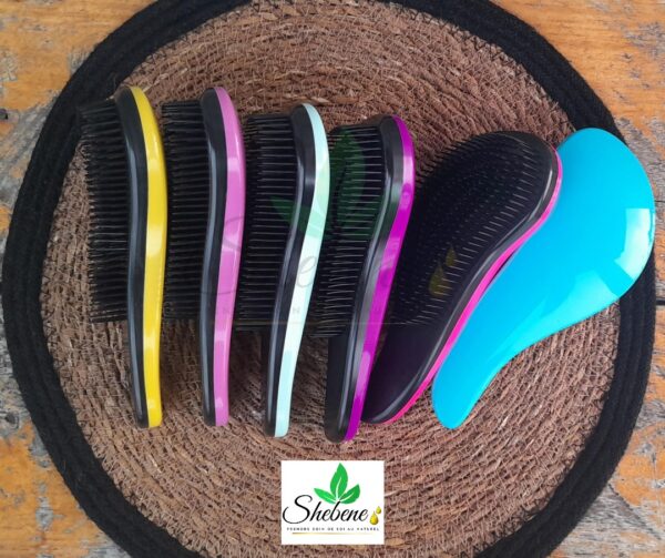 WhatsApp Image 2025-07-28 à 20.11.36_5495159c BROSSE DEMELANTE CAPILLAIRE & MASSANTE DU CUIR CHEVELU (2 EN 1)
